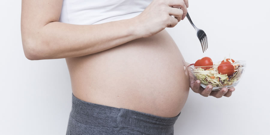 Vitaminas para el embarazo: beneficios e importancia de su consumo durante  la gestación
